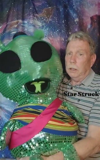 Star Struck #alien #littlegreenman #funny #cleanfunny #comedy #puppet #newlifepuppets #ooak #gifts