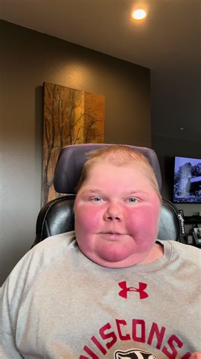 Trying @Walkers Crisps Monster Munch, Barratt WHAM Bar & Simply Pop Fruit Punch Prebiotic Soda. The snacks and candy is from @Jarvis and the drink is from Scott. Thank you both for sending me things to try. See what I rate these in the video. Enjoy. @Wisconsin Hockey @Wisconsin Badgers #fyp #ukfoodreview #healthysoda #foodreview #tastetest