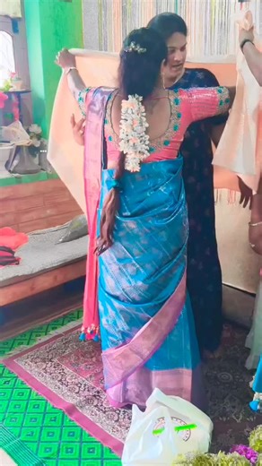 Bhanumathi Saikittu on Instagram: "Happy new year🎉🎇🎇🎇🎊🎉🎉 my family👪👪👪 ❤❤❤❤❤🙏🙏🙏🙏🙏🙏❤❤❤❤❤"