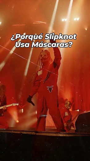 Las máscaras de la banda Slipknot son tan importantes como su misma música, a lo largo de los años han ido evolucionando, pero siempre han hecho parte del show. Todo inició cuando el fundador de la banda Shawn Crahan, se presentó a uno de los ensayos con una máscara de payaso, principalmente fue un juego, pero poco a poco se dieron cuenta que estás máscaras les daban un aura distinto, todo esto sumado a que en IOWA lugar donde inicio la banda, era un lugar muy religioso y todo aquel que hiciera 