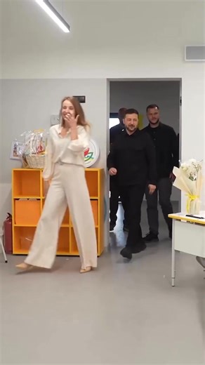 🇺🇦On Knowledge Day, President of Ukraine Volodymyr Zelensky visited a school in the Kyiv region to congratulate students on the start of the new academic year. | Ukraine Breaking News