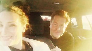 Die MDR JUMP Morningshow mit Sarah und Lars ist in der Anfahrt auf Magdeburg und macht sich schon mal warm. 😂👍🏼 Gleich um 17 Uhr geht's dann mit der Weihnachtsmarkttour los. Schönes Wochenende und hoffentlich bis gleich. ☺️ | MDR JUMP