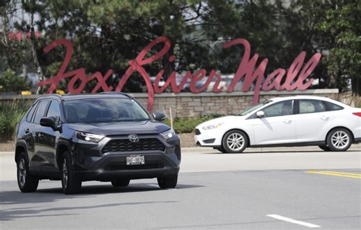 What's new or leaving the Fox River Mall? The Buzz has answers