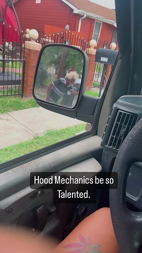 How he turned this van to a push to start? 🤣🤣🤣🤣🤣🤣🤣 He said dont push that button because you might start something.