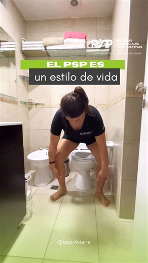 Viviana Pereyra-Entrenamiento-Osteopatía-Kinesiología | Hasta en los momentos más cotidianos podés cuidar tu cuerpo 🌿 La forma en que te agachás, apoyás las piernas y usás tu eje también influye... | Instagram