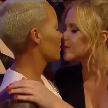 Amber Rose makes out with MTV Movie Awards host, Amy Schumer