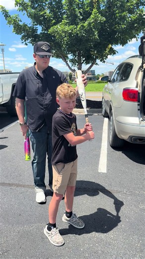 When big brother buys you a new bat for your birthday on his birthday #fyppppppppppppppppppppppp #brother #louivilesupra #baseball @Stephenie Harvey Mon @Zade Montgomery