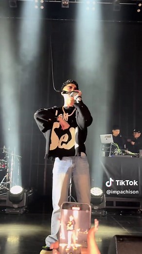 ワトソンのカッコいいワンマンライブの様子