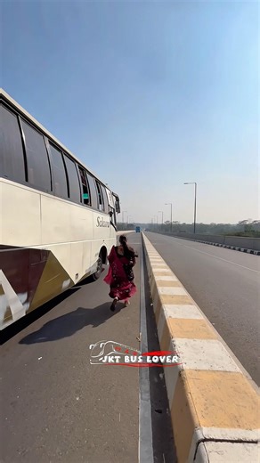 সাকুরা এটা কি এন্ট্রি নিলো #shorts #youtubeshorts #viralvideo #bus #trending #jktbuslover #trend #yt