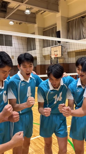 〈公式〉月刊バレーボール on Instagram: ". ◤￣￣￣￣￣￣￣￣￣￣￣ 🌸春高特集🌸 月刊バレーボール1月号 好評発売中‼️ ＿＿＿＿＿＿＿＿＿＿＿◢ 春高まであと7日🗓️ 清風（大阪男子） 「全員バレーで日本一を目指すぞ！」 そう誓ったのは、コートに立つ数少ない3年生の 尾﨑亮太。 学年を超えた団結力を武器に、 頂点を目指します。 . ご購入は全国書店、または以下より↓ https://shop.nbp.ne.jp/smartphone/list.html?category_code=volley&sort=order . #月刊バレーボール #バレーボール #volleyball #春高 #清風"