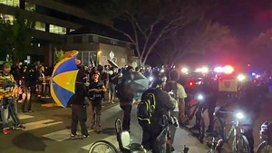 18K views · 204 reactions | BLM & some Antifa members marched through downtown Sacramento last night. This was in one of the restaurant districts where everyone was eating outside. Police appeared to have blocked a street & an alley to keep protesters corralled in. I heard a police helo over downtown last night so I decided to go see what was up. | Jeff Rainforth | Facebook