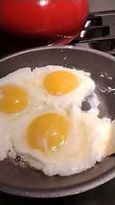 Turnings eggs with spatula