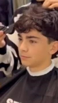 Boy getting a buzzcut [23A15A]