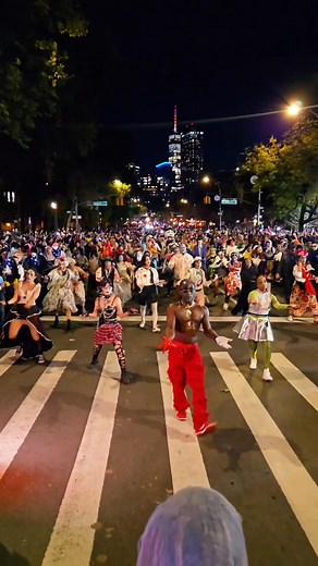 New York's Village Halloween Parade October 31, 2025 #halloweenparade #ThrillerDance #halloween #secretnyc #halloween2025 #bestspotsinnyc #nycguide #thingstodoinnyc #newyork #manhattan #travelnyc #nyclife #spookyseason | Snezhana Shulim