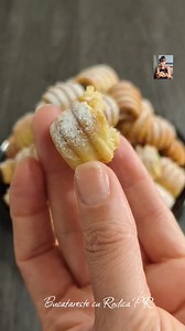 Cele mai bune sí fragede cornulete umplute cu rahat facute cu furculita 😋se prepara in 10 minute sí sunt un deliciu chiar merita incercata reteta 😋 #Viral #retete #Wow #traditional | Bucătărește cu Rodica