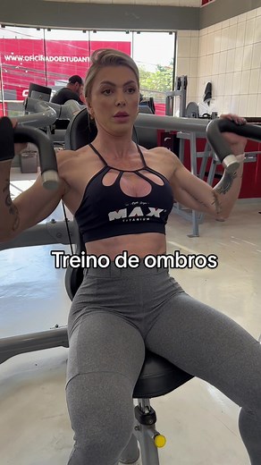 Quem ai gosta de um ombrinho definido? @Max Titanium #angelaborgeswellness #musculação #gymtok #ombros