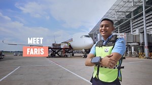 𝗠𝗲𝗲𝘁 𝗙𝗮𝗿𝗶𝘀 – a SATS Auxiliary Police Officer whose childhood dream was to safeguard the nation. Faris is now part of a team that provides security services to airlines, towards the protection of its fleet and passengers. Find out more about the role here: https://www.sats.com.sg/jobs #LifeAtSATS #GrowWithSATS #SATS | SATS Group