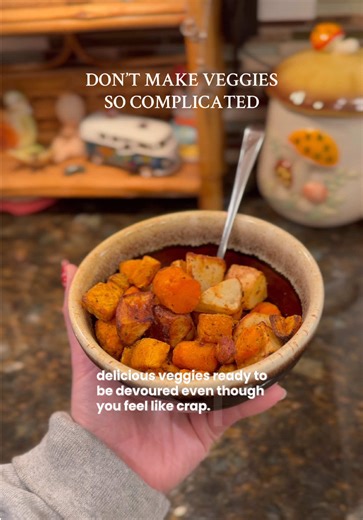 friendly reminder that frozen veggies are just as nutritious as fresh (sometimes MORE nutritious because they’re picked & frozen at peak ripeness), budget-friendly, and way less intimidating. 🍠🥕✨ #eatyourveggies #mealprep #easymeals #airfryer #frozenveggies