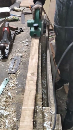 How Carpenters Achieve Perfect Wood Finish...