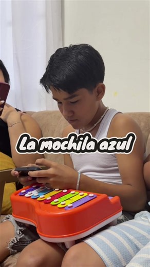 Descubre la Historia de La Mochila Azul
