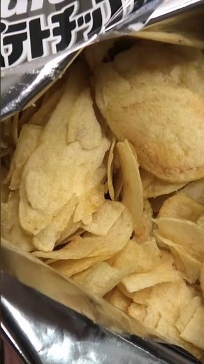 I opened the Big Bag of Calbee potato chips in the eco-friendly, oil-saving packaging (Lightly Sa...