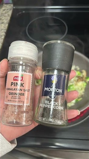 Cooking American cheese omelet with veggies 😎