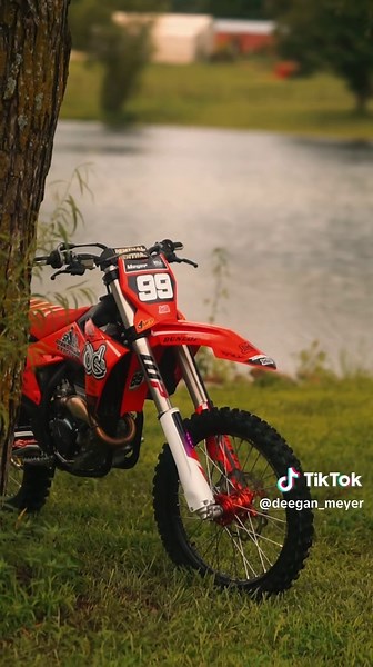 Explore the KTM 250 Duke and 1290 Super Duke Features