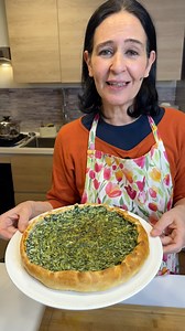 TORTA SALATA CON RICOTTA E SPINACI 😘 Pochi ingredienti, tanta resa: ripieno morbido e saporito, pronta in poco tempo. INGREDIENTI 250gr ricotta 250gr spinaci pasta sfoglia rotonda 50gr parmigiano grattugiato 1 uovo sale COTTURA: forno ventilato a 170° per 30 minuti #tortasalata #ricetta #BettyeMarco #videoricetta | Betty e Marco