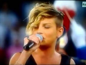 Emma Marrone canta l’Inno di Mameli prima della finale di Coppa Italia. Il video