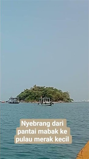Nyebrang dari pantai mabak ke pulau merak kecil