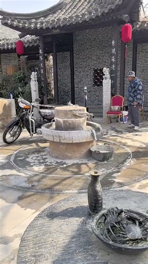 Smart Idea: Using a Motorcycle to Power a Traditional Stone Mill