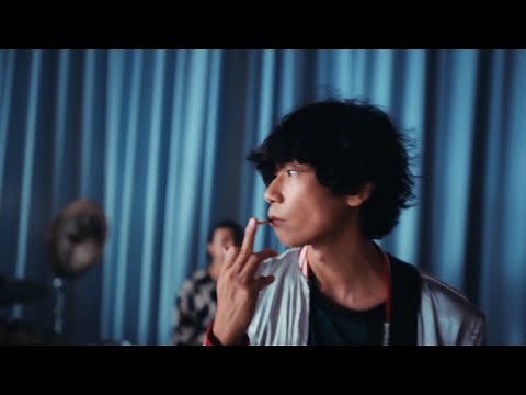 [Alexandros]、ポッキーCMで新曲「Backseat」披露！体育館で熱いライブ 江崎グリコ『ポッキー』新TVCM「ポッキーって、楽器じゃん。」篇