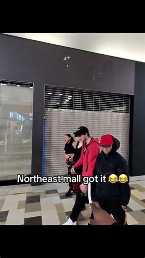 Bro looks embarrassed 😂😂#funnytiktok #northeastmall #nearme #kiosksalesman