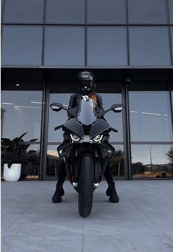 BMW S1000RR Aura & Bikelife Vibes