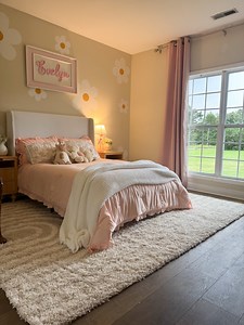 The process of transitioning my daughter’s room into a big girl room!❤️❤️ Comment ROOM and I’ll send you links to everything!Her old bed frame was actually her crib, it transitioned into a full size bed but she recently said she wanted an upholstered bed frame like mine.💕 It’s bittersweet watching them grow so quickly, I was a little sad taking down her old bed and putting it into storage. I wish I could slow time down.😭💕Anyways, I got her a new bed frame, a new rug to make it all cozy, some 