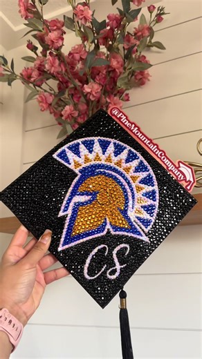 seniors, it’s time to get your grad cap toppers for grad szn!! #gradcap #classof2026 #gradcapideas #gradcapdesign #rhinestonegradcap