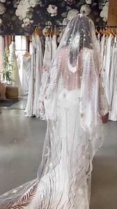 The Desert Rose Veil is a true work of art!🌙 Destined for the free-at-heart bride who isn't afraid to stand out. Tag a bride-to-be who is looking for something unique for their big day ✨Boutique @moondancebridal #CoveGown #DesertRoseVeil #RueDeSeineBridal #bridal #weddingdress #weddingday #weddingplanning #instawedding #weddinginspo #bridetobe #bridalstyle #2024bride #modernbride #elope #colouredweddingdress #veilinspo #elopementwedding #elopementinspo #2024weddingtrends #weddingphotography #we