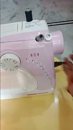 How to fill bobbin in sewing machine 😳 || Thread fill in sewing machine #sewing #sewingtutorial