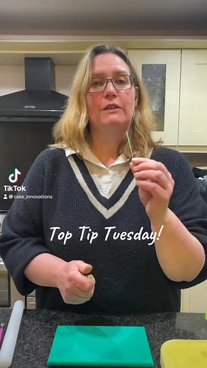 Want to make wires leaves but no cutter or the wrong shape? I’ll show you how to attach your twiddle from last week and cut out a generic leaf shape. #learnsomethingnew #cake #saintgeorgescofeprimaryphase #sugarcraftclasses #sugarcraftclassesgravesend #sugarcraft #gravesend #cakeclassesuk #cakedecorating #colour #cakeclasses #cakeinnovations #cakeclass #sugarleaves #sugarfoliage #immaculateconfections #immaculateconfectionsflowerpaste #cuttingwheel #PME #dresdentool #balltool | Cake Innovations