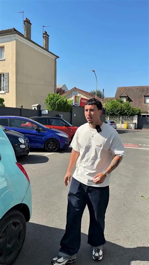 Une trace de peinture sur votre carrosserie ? 🎨 Pas de panique, chez Carrosserie Limeil nous avons LE produit miracle ! Passez nous voir, on redonne à votre voiture tout son éclat ✨ #vandalisme #peinture #carrosserie94