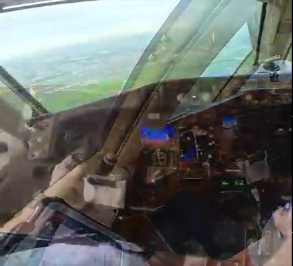 594K views · 10K reactions | ✈️ Icelandair 757 Crosswind Landing at Amsterdam #boeing #boeinglovers #avgeek #avgeeks #justplanes #aviation #airlines #pilot #pilots #femalepilot #pilotlife #CROSSWIND #schiphol #icelandair Icelandair Amsterdam Airport Schiphol FlightAware Flightradar24.com | Just Planes | Facebook