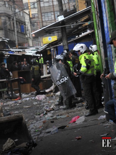 Diez años después de la intervención del Bronx, las huellas de ese territorio siguen presentes en Bogotá. A través de las voces de Alexander, William, Rafael y Alejandro, este especial reconstruye la memoria de un lugar marcado por la violencia, las desapariciones y la exclusión, pero también por los esfuerzos de recuperación y transformación que hoy intentan darle un nuevo significado. #bogotá #bronx #distritocreativo