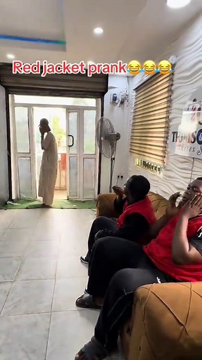 redcolourjacket (@redcolurjacketprank)’s video of red jacket