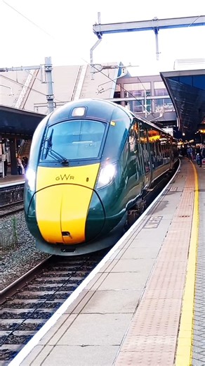Sheepishly Arriving Late! #GWR #greatwesternrailway #reading #class800 #westcountry #trainspotting