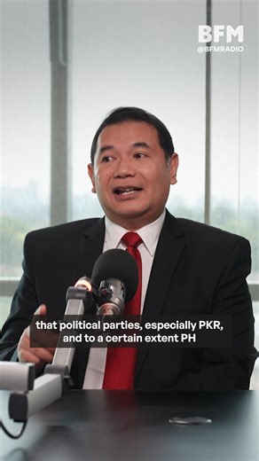 📍🟡 "I always joke that, it's stupid to be in politics in Malaysia if you're honest. Because it doesn't pay. It's only worth it if you're corrupt." Pandan MP and former PKR deputy president Rafizi Ramli joins The Big Issue and shares about: • What's his end game from here on • Older politicians dominating Malaysian politics • Disappearing faith in social mobility among Malay youth • Red flags in the current bill to separate the AG and public prosecutor roles Watch the full interview on BFM's Yo