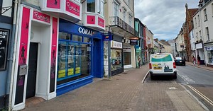 Notorious Devon bar loses licence