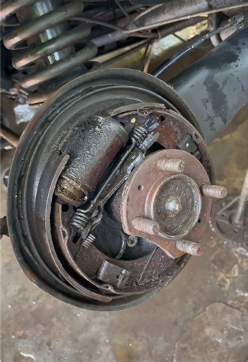 Tuk Tuk Piaggio 3-Wheeler Brake Noise & Oil Leak Repair