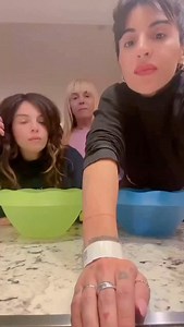 El imperdible reto viral que se sometieron Claudia Villafañe, Dalma y Gianinna Maradona. | Caras Argentina