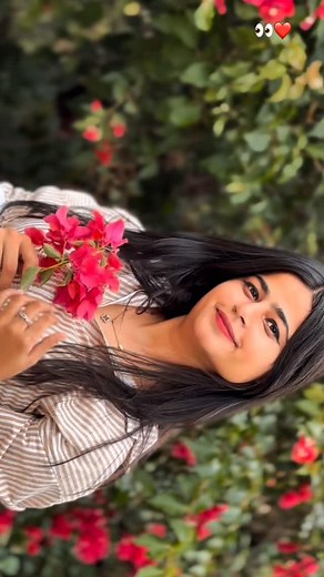 Arti Bhardwaj on Instagram: "Teinu takda rwan (it’s all in the eyes)👀🌸💗 @withartii_ . . . #explorepage✨"