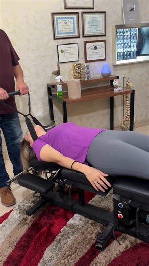 Traccion cervical utilizando el Y Strap | Quiropractico desomprime las cervicales #ystrap #ystrapdoc #quiropractico | Quiropractico Mario Lopez